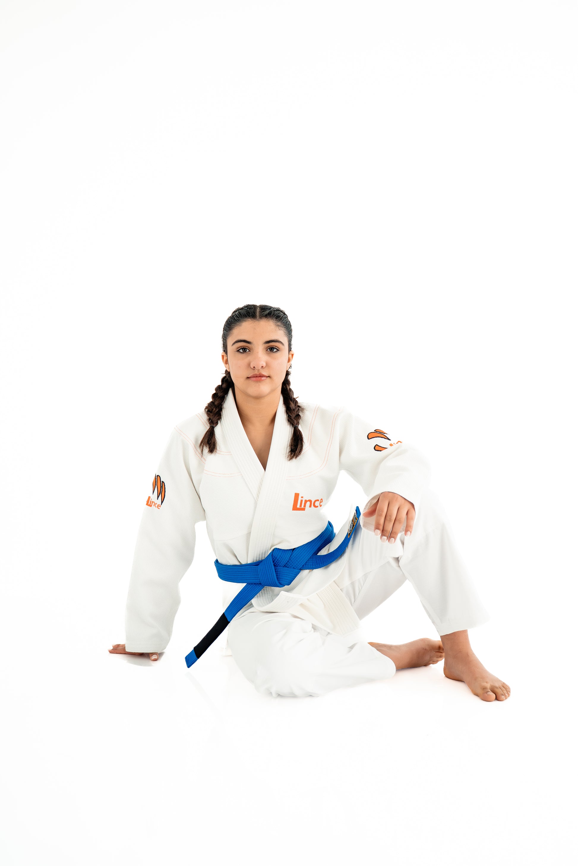 Atleta usando kimono BJJ X Snow branco treino